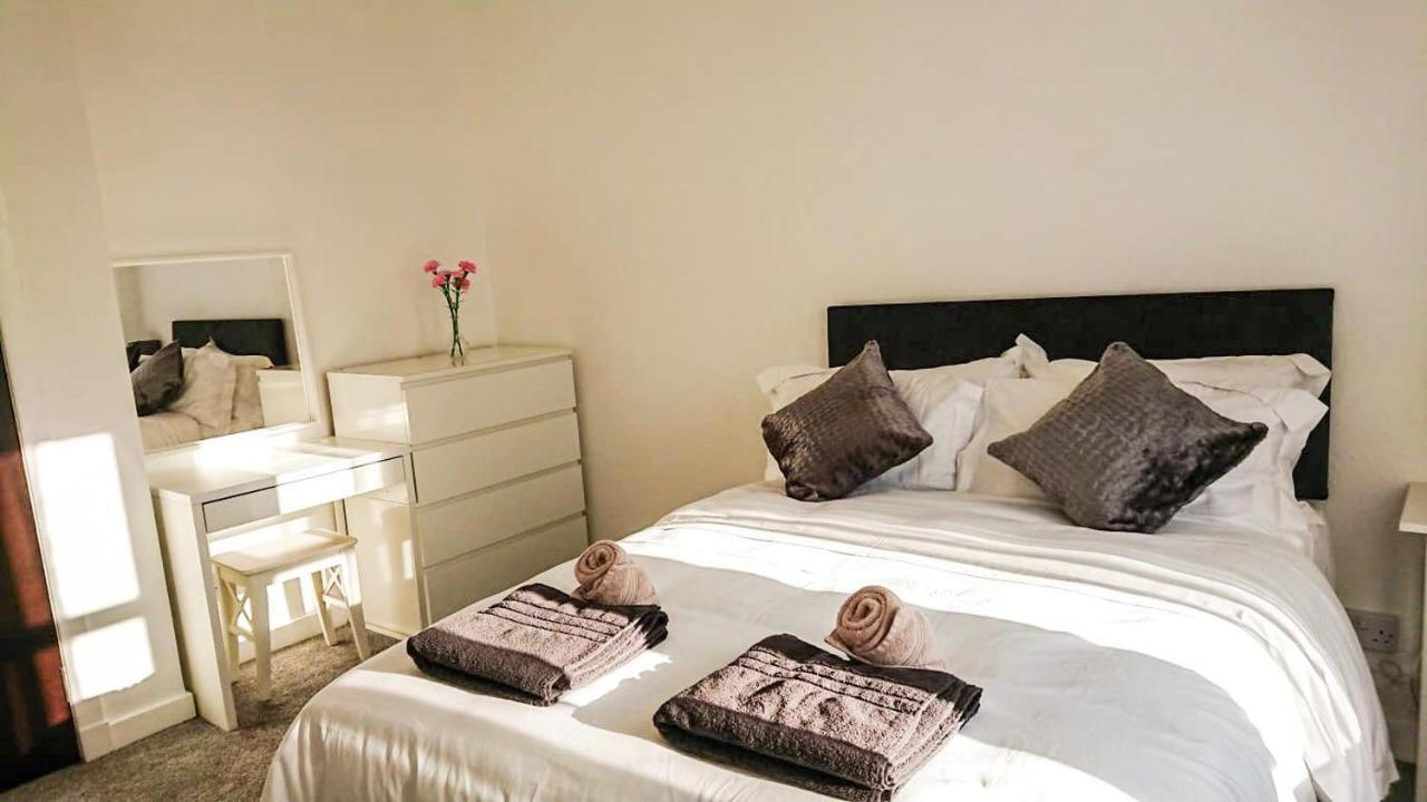 Carnock Road Apartment - Silverburn Shopping Centre Glasgow Esterno foto