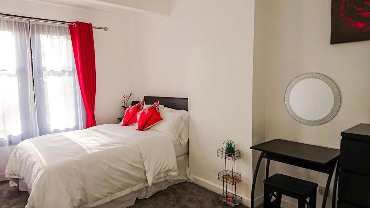 Carnock Road Apartment - Silverburn Shopping Centre Glasgow Esterno foto