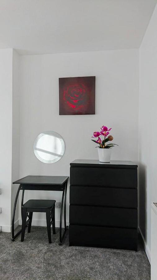 Carnock Road Apartment - Silverburn Shopping Centre Glasgow Esterno foto